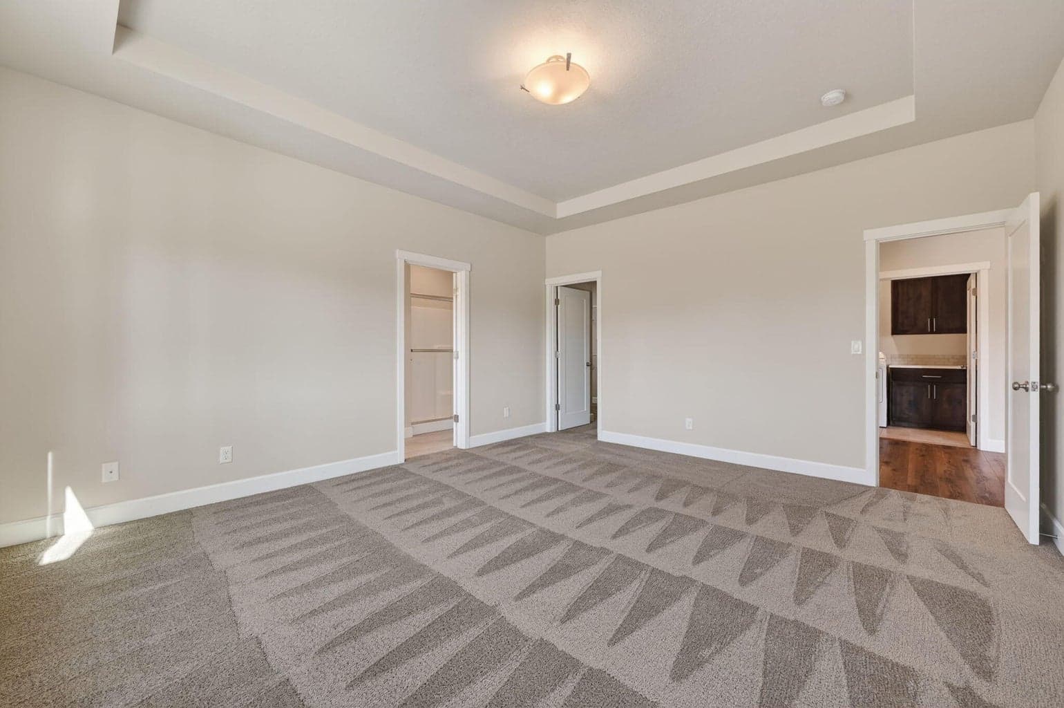 Photo of 4946 SW Zenith Avenue 10 of 34
