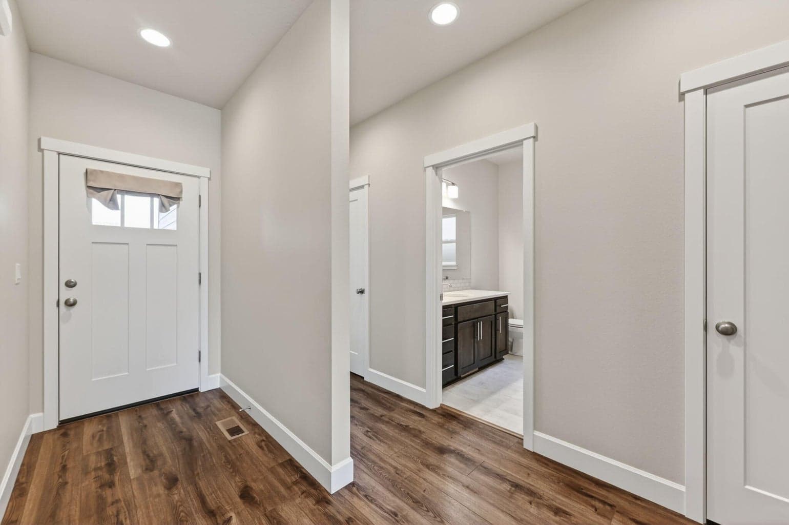 Photo of 4946 SW Zenith Avenue 17 of 34