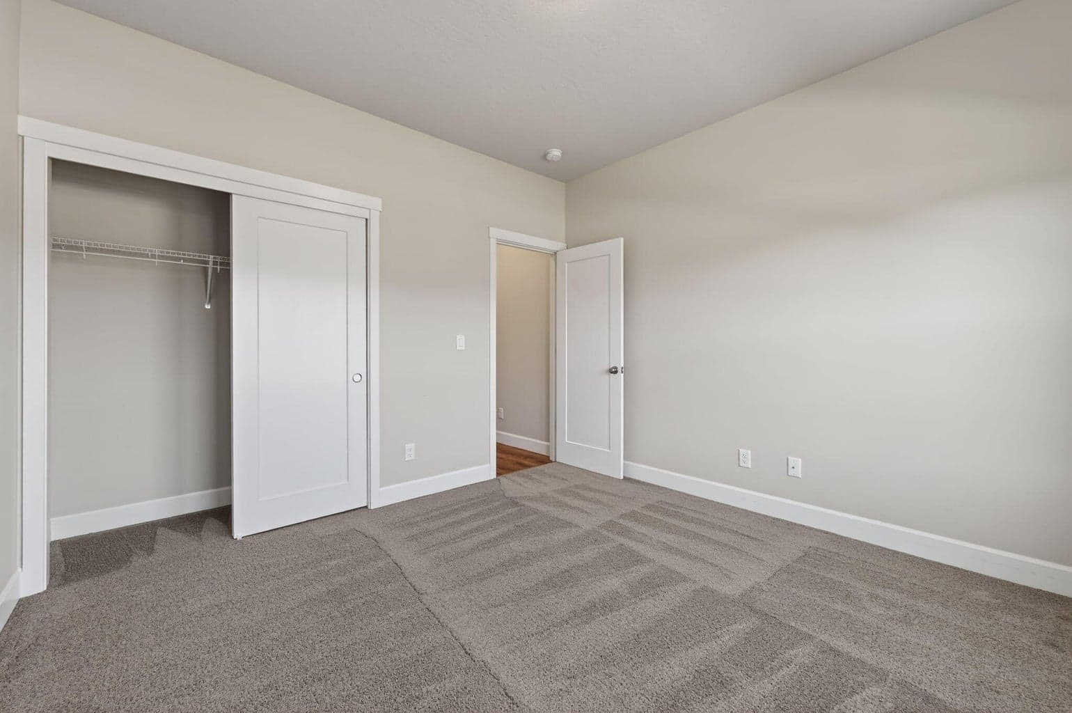 Photo of 4946 SW Zenith Avenue 18 of 34