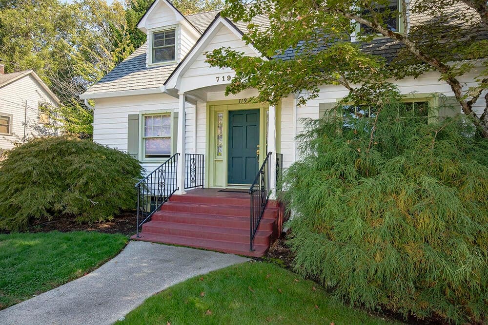 Photo of 719 3rd 2 of 52