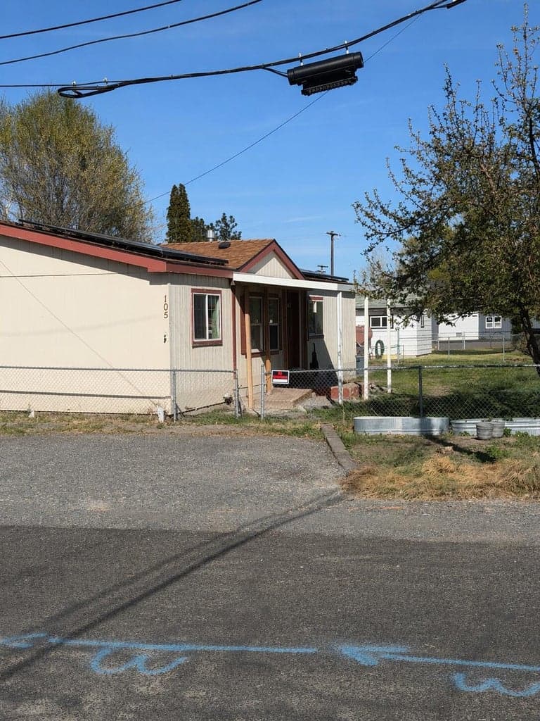 Photo of 105 Willow 2 of 20