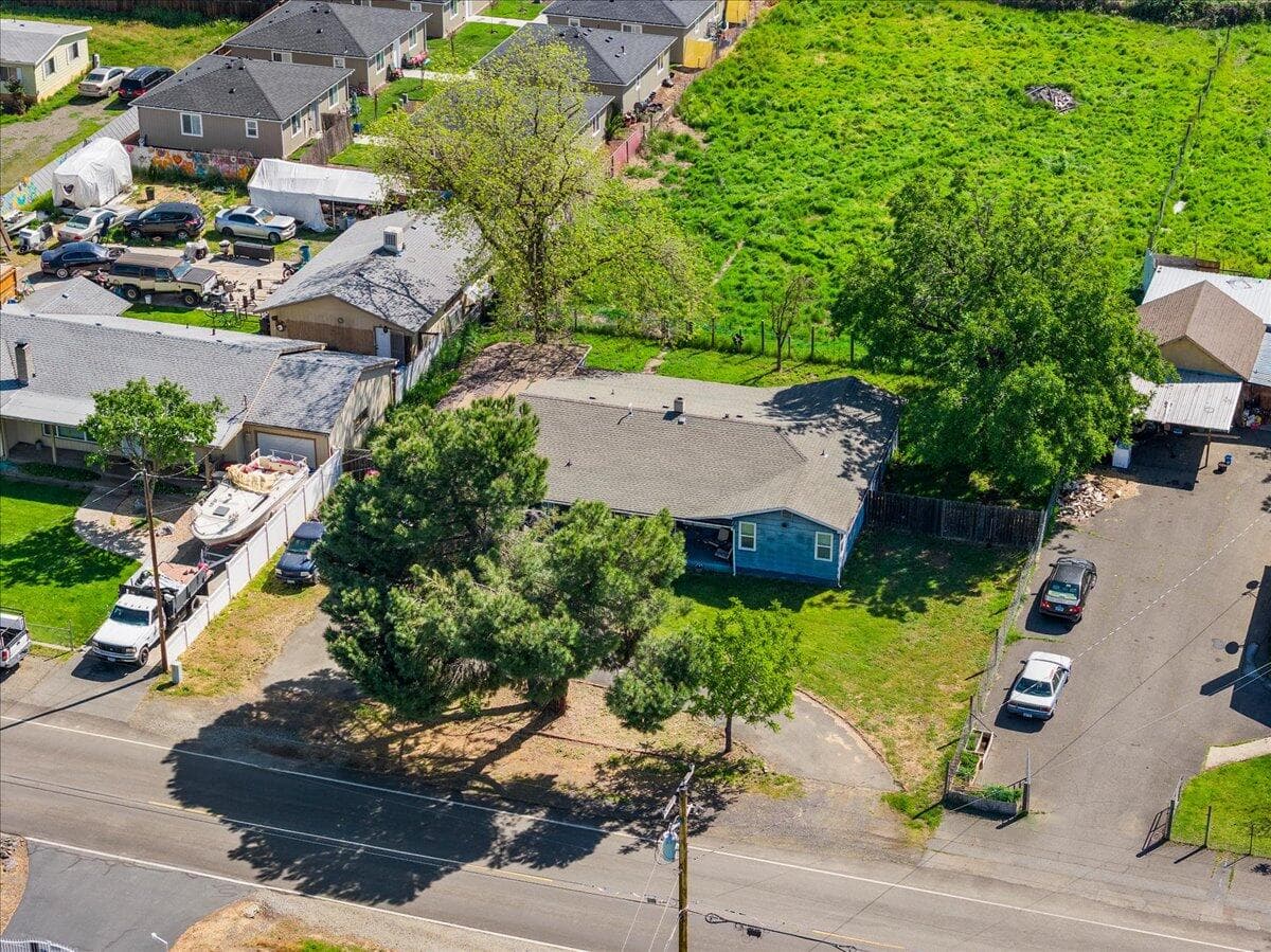 Photo of 835 Cherry 1 of 10