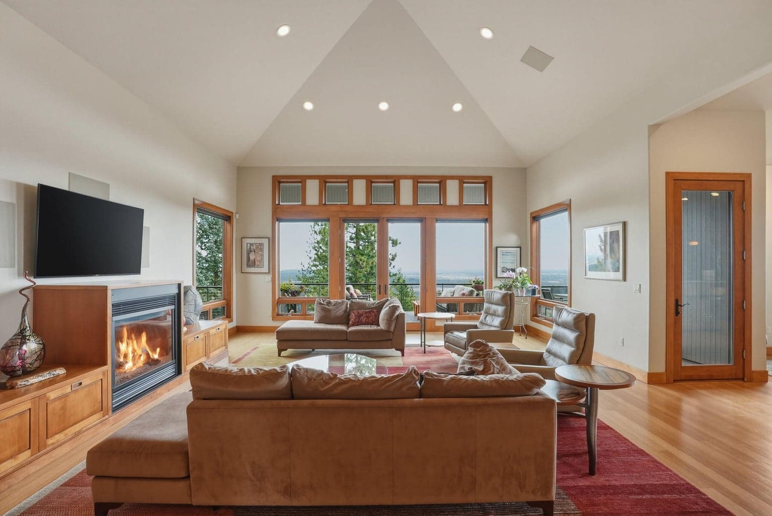 Photo of 3072 NW Duffy Drive 11 of 56