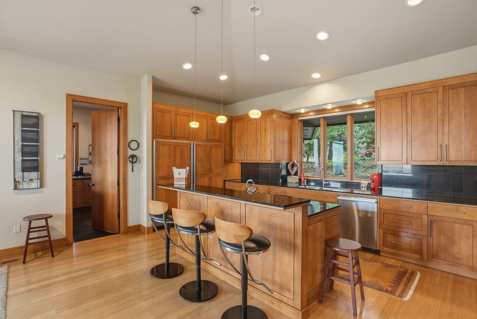 Photo of 3072 NW Duffy Drive 13 of 56