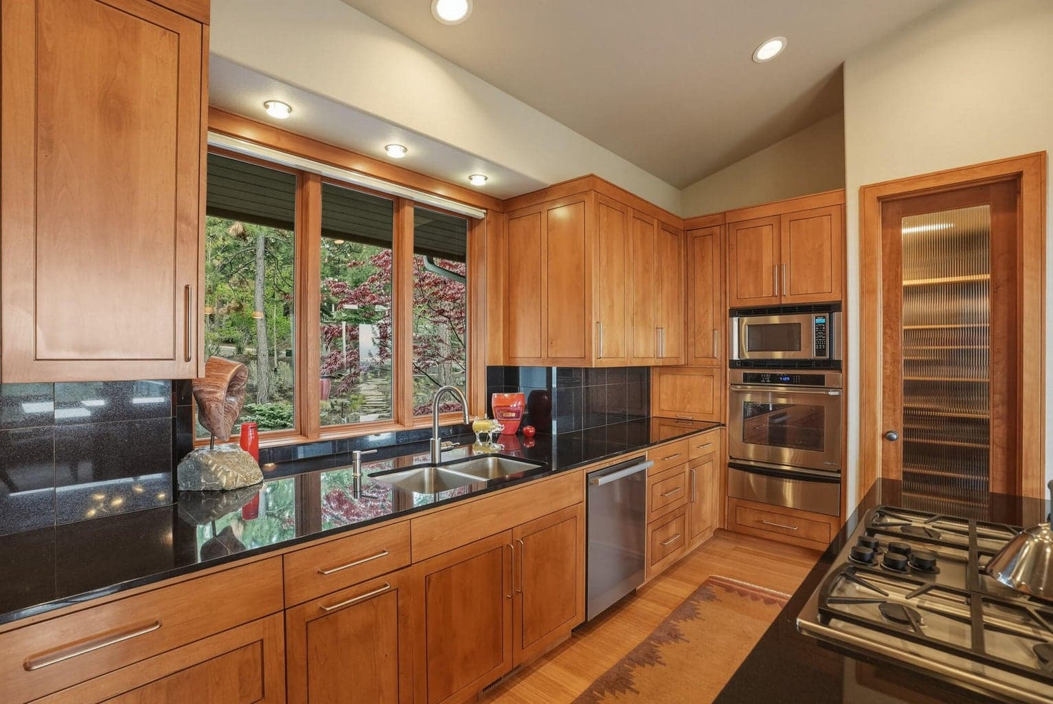 Photo of 3072 NW Duffy Drive 15 of 56