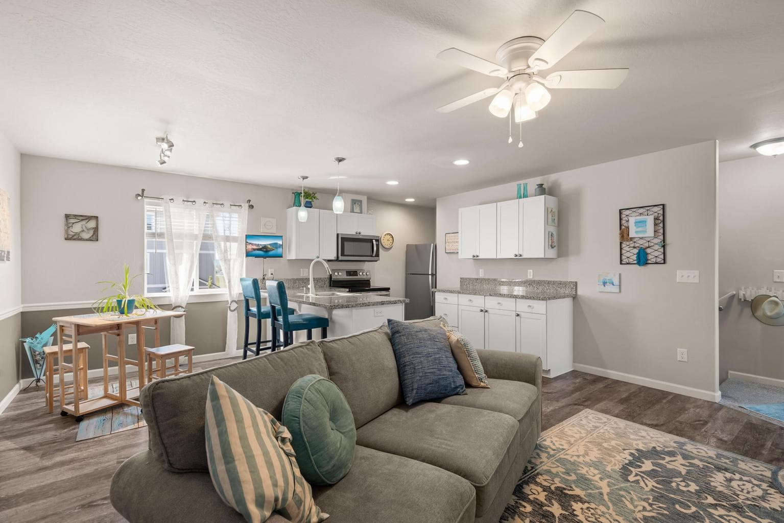 Photo of 7790 Jacqueline 5 of 25