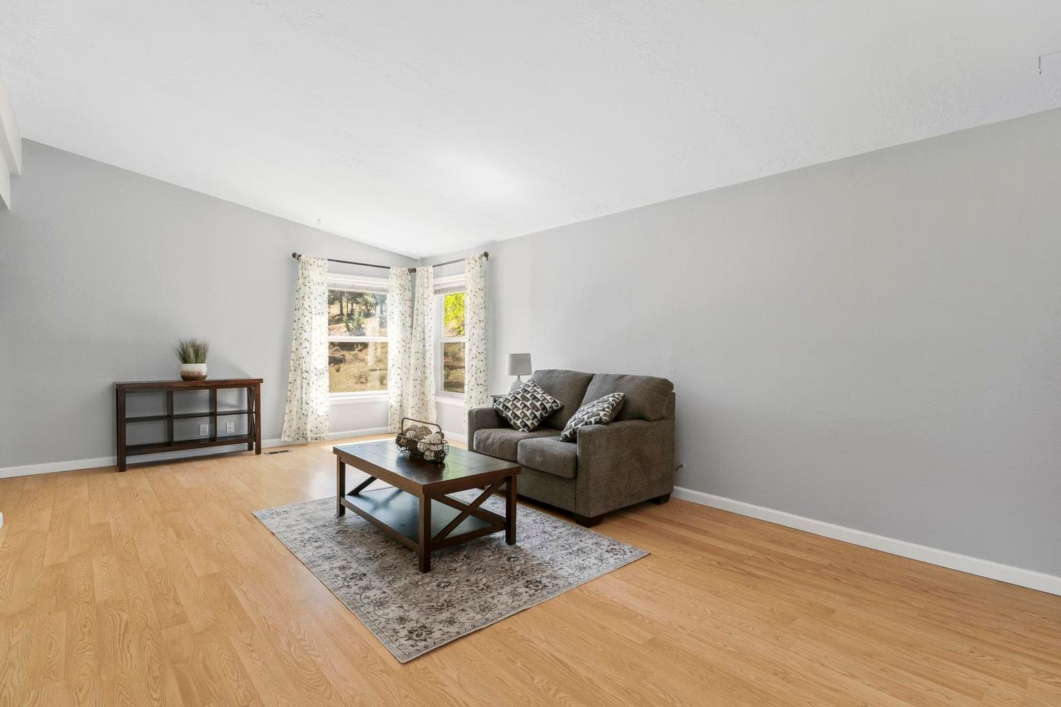 Photo of 12188 Horny Hollow 2 of 45