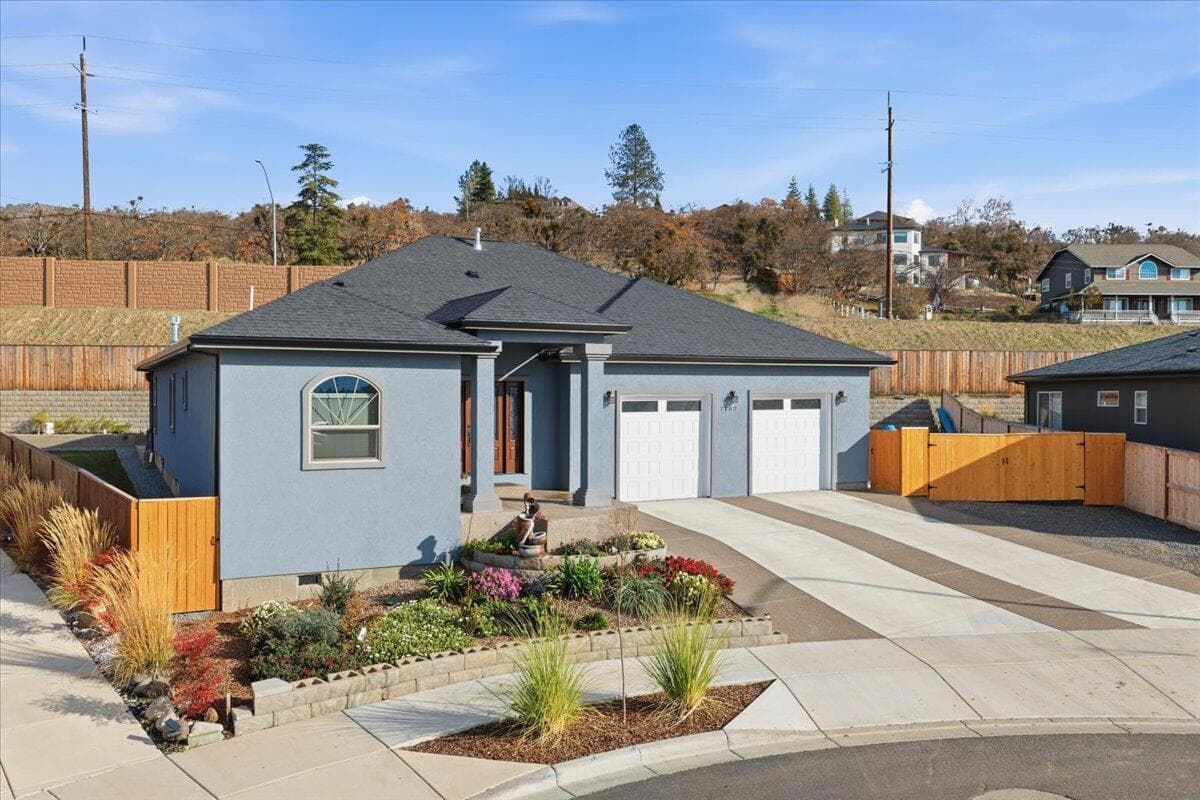 2802 High Cedars
