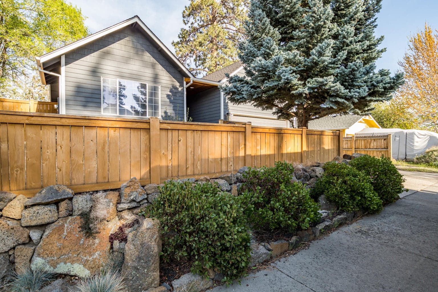 210 NE Alpenview Ln, Bend, OR 97701 Fenced Front Yard