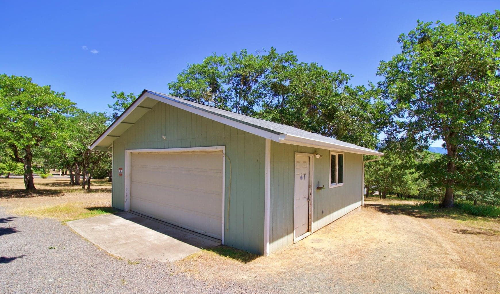 Photo of 455 Crystal Drive 6 of 33