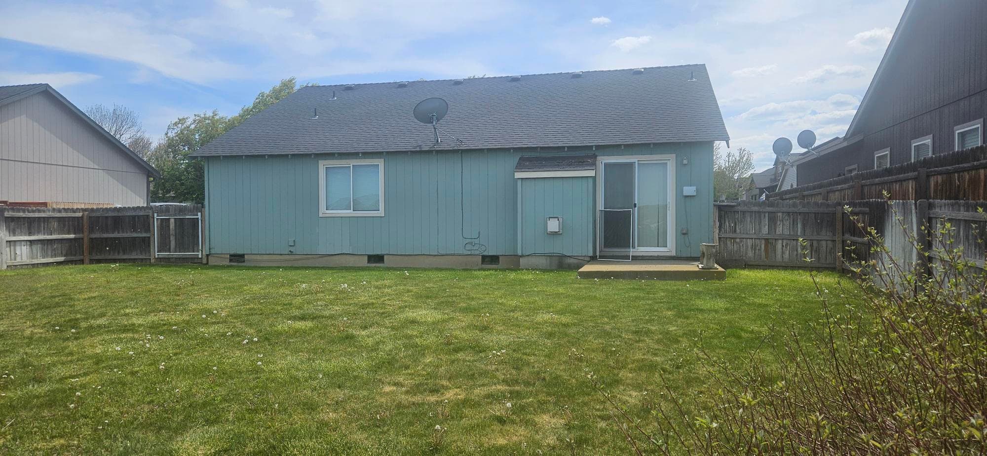 Photo of 578 NE Marigold Street 11 of 12