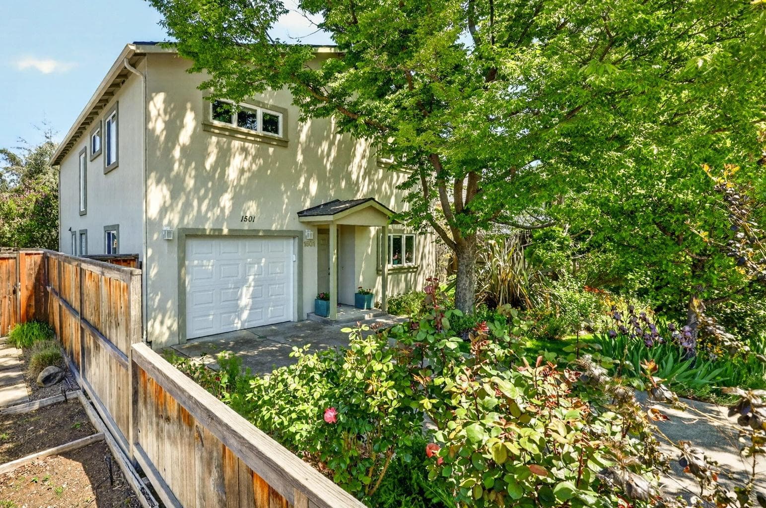 1501 Lithia
