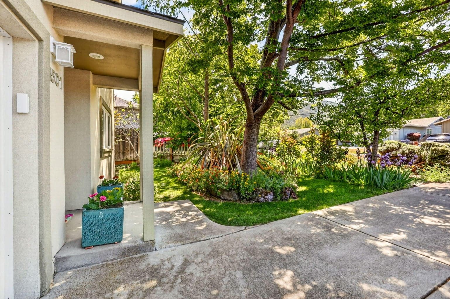 Photo of 1501 Lithia 3 of 34