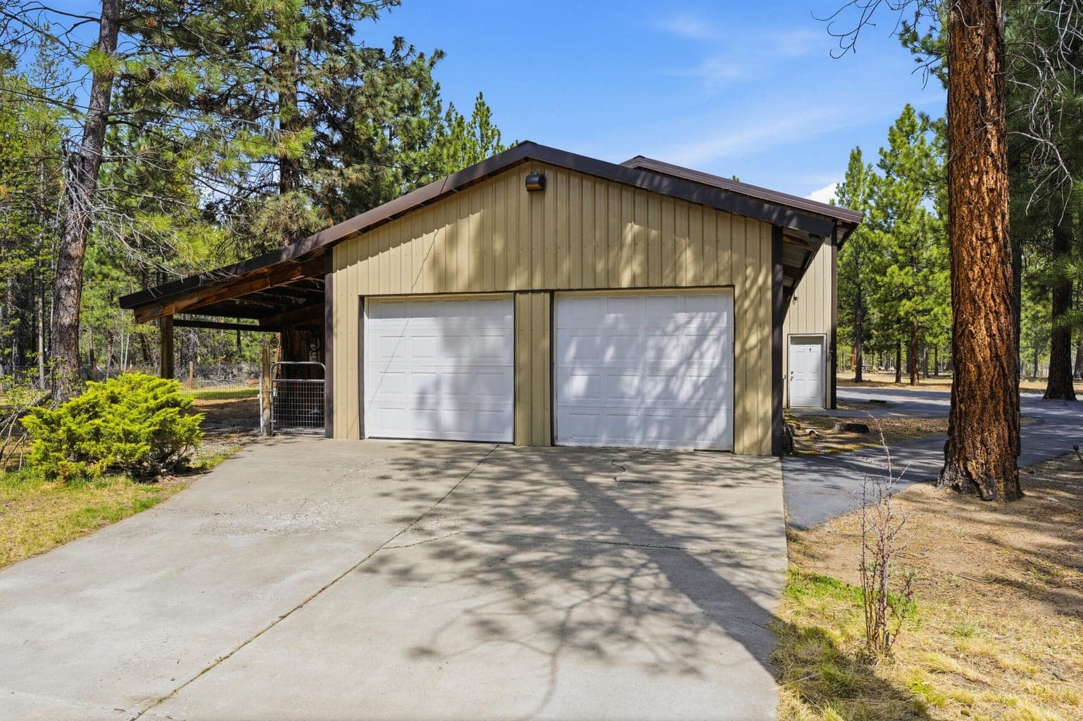 Detached Garage