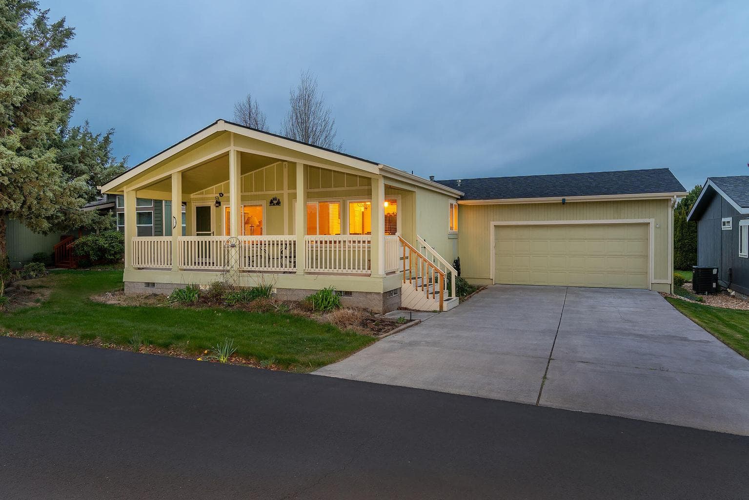 Driveway offers plenty of level parking for your guests.
