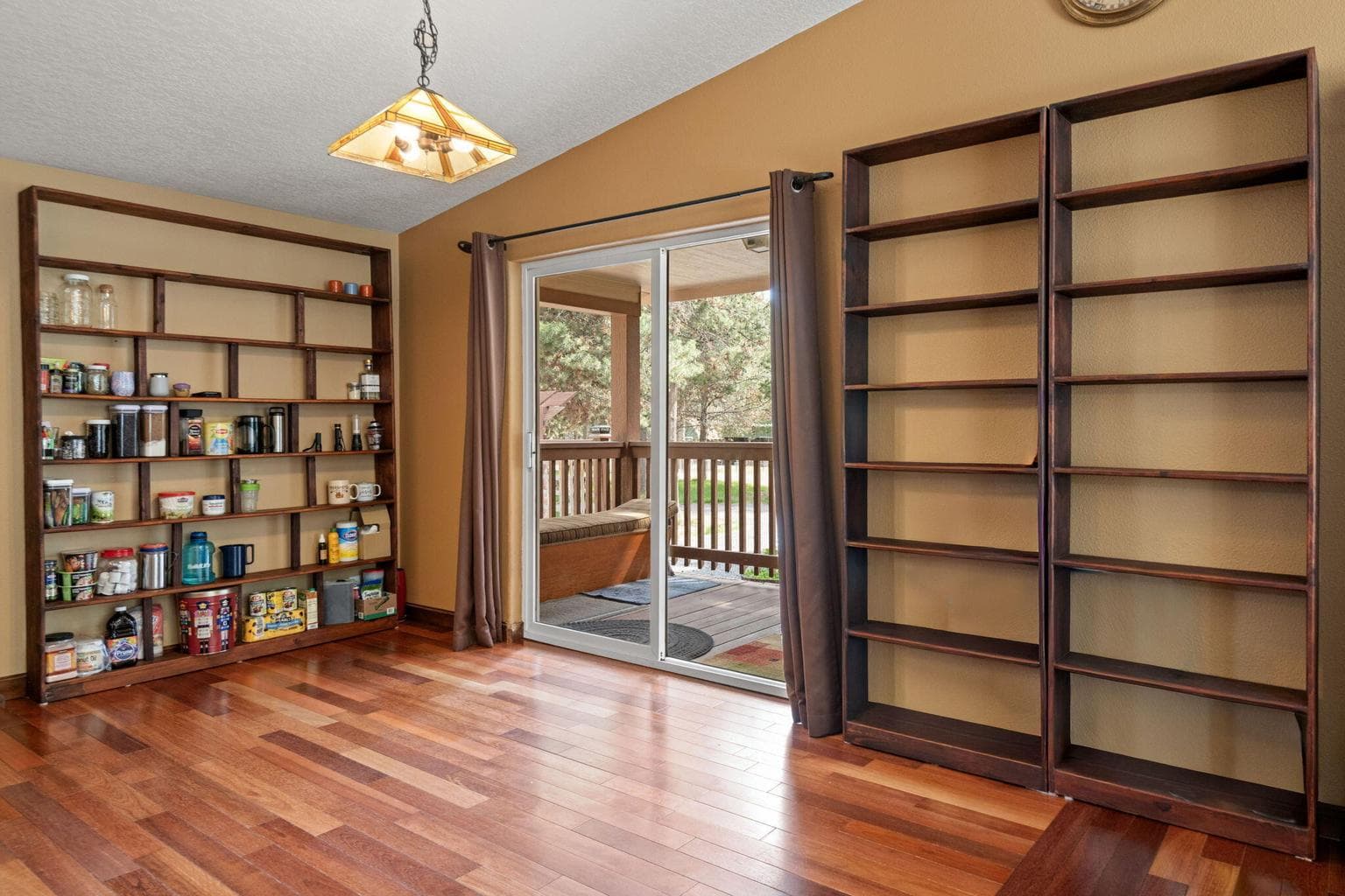 Photo of 15909 Sparks Drive 10 of 27