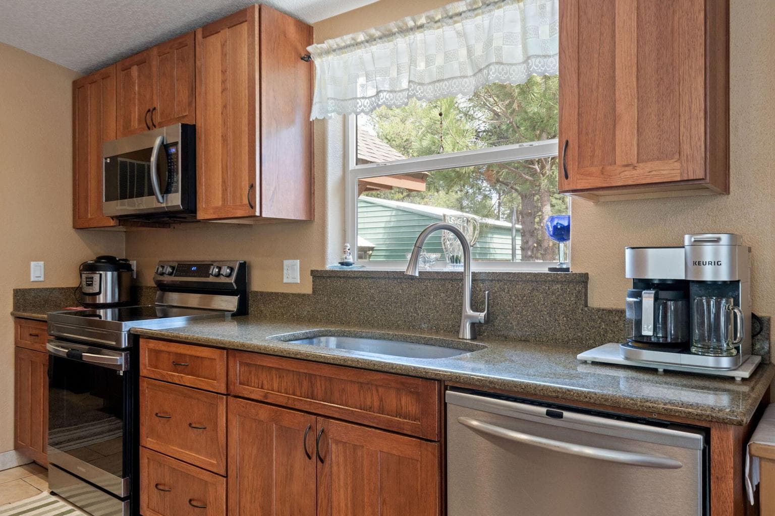 Photo of 15909 Sparks Drive 12 of 27