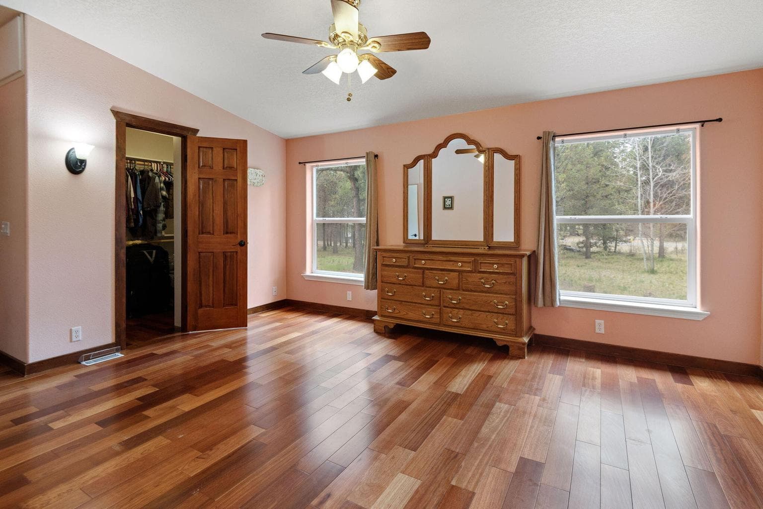 Photo of 15909 Sparks Drive 15 of 27