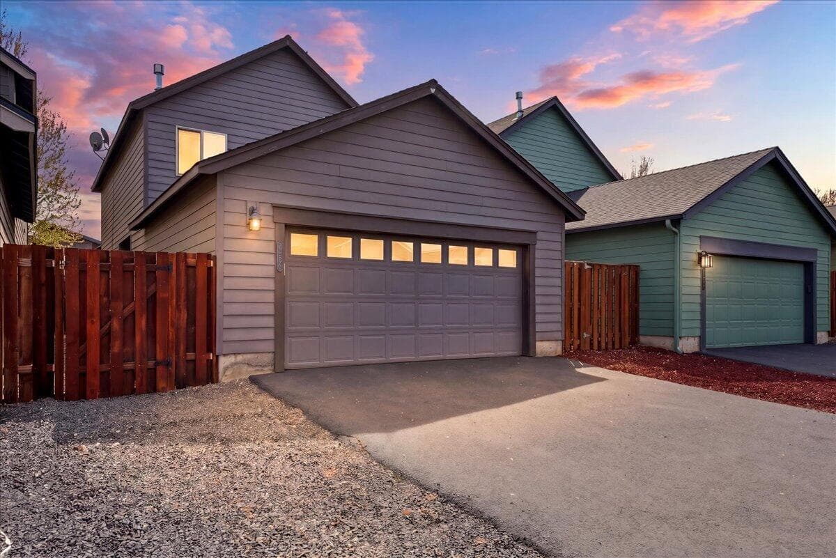 Photo of 437 27th 2 of 39