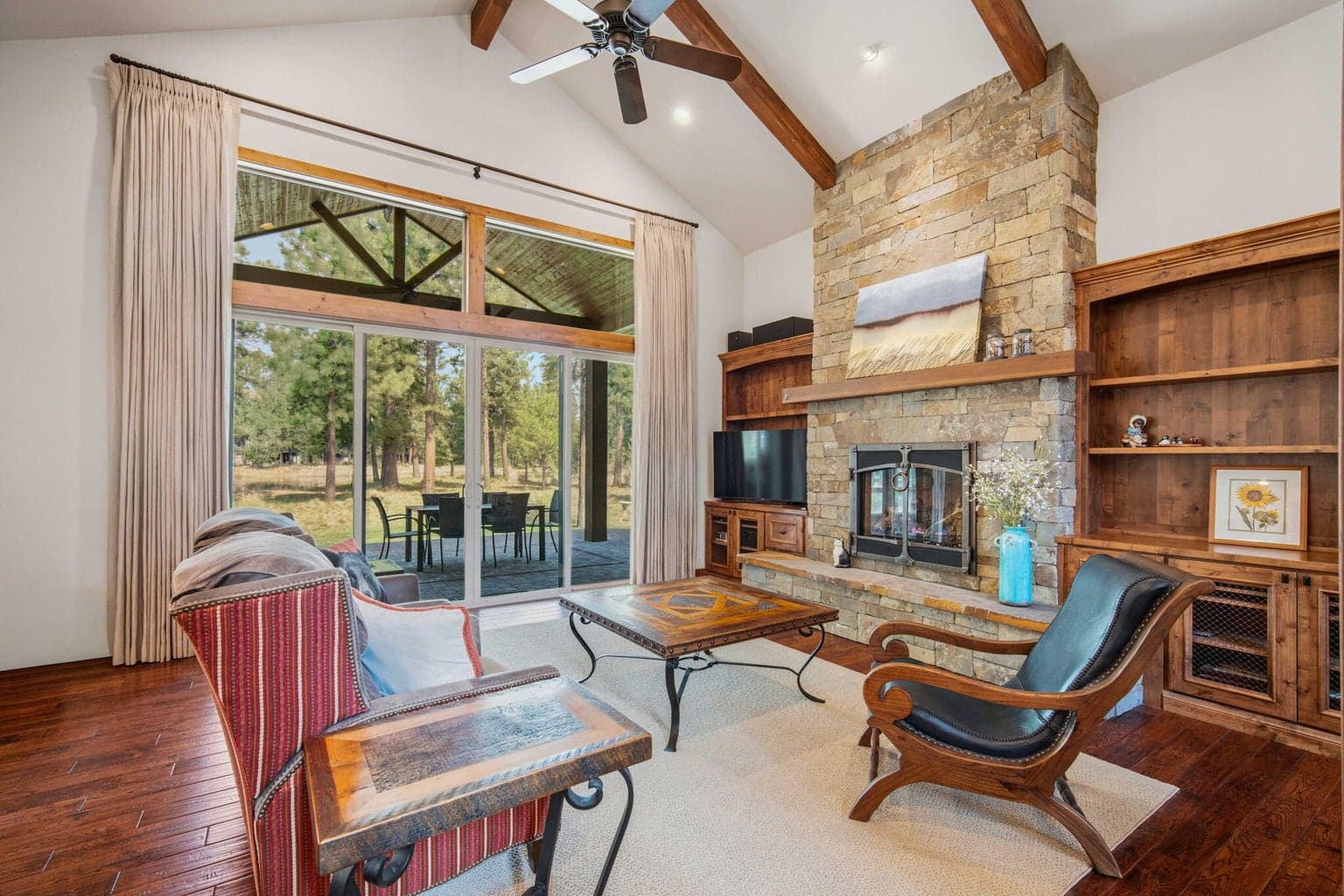 Great room with built in shelving.