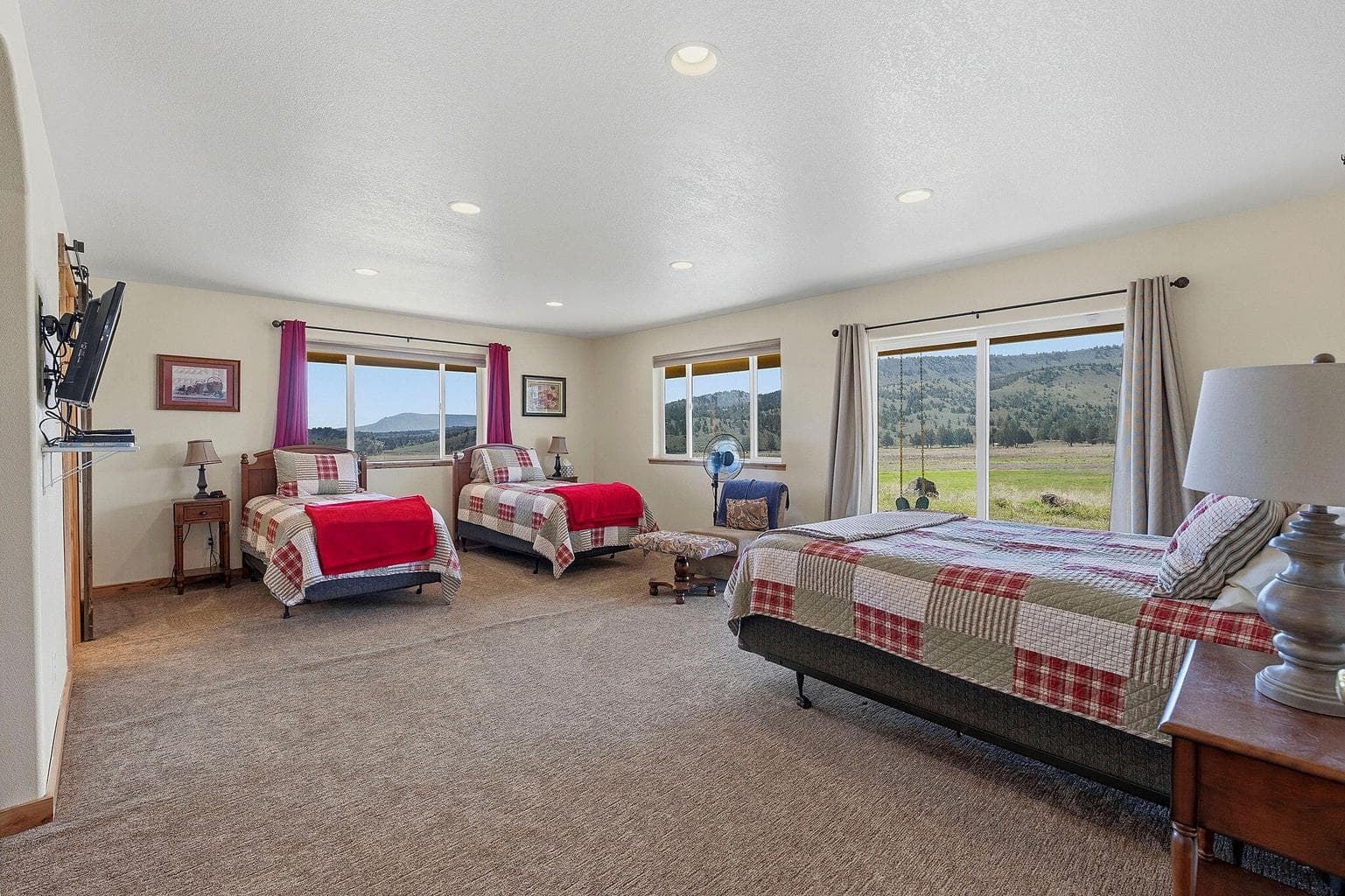 Photo of 41221 Van Lake Road 26 of 191