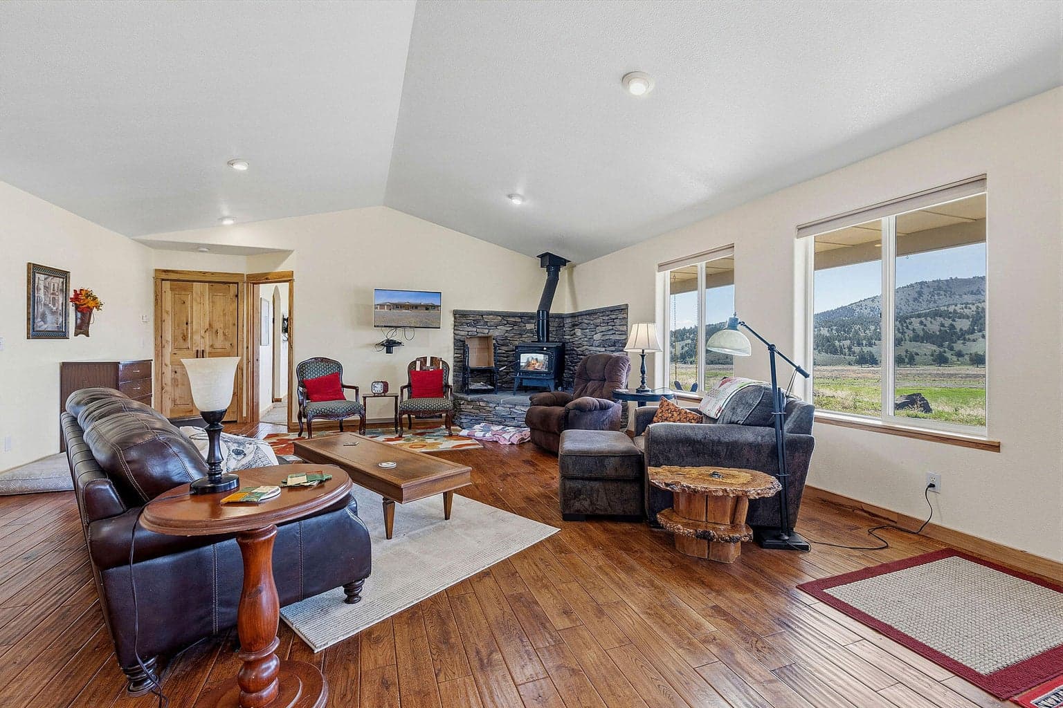 Photo of 41221 Van Lake Road 10 of 191