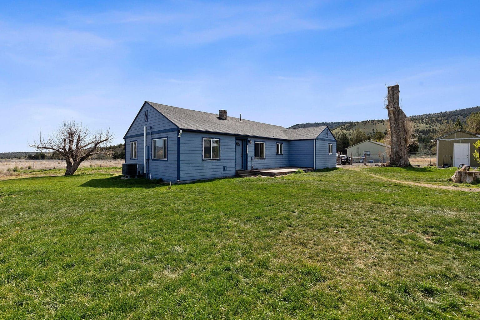 Photo of 41221 Van Lake Road 29 of 191