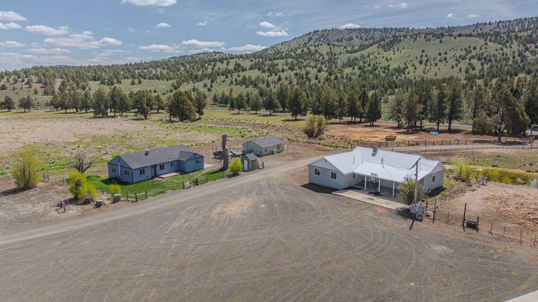 Photo of 41221 Van Lake Road 72 of 191