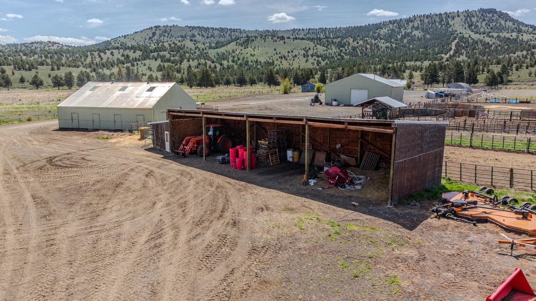 Photo of 41221 Van Lake Road 84 of 191
