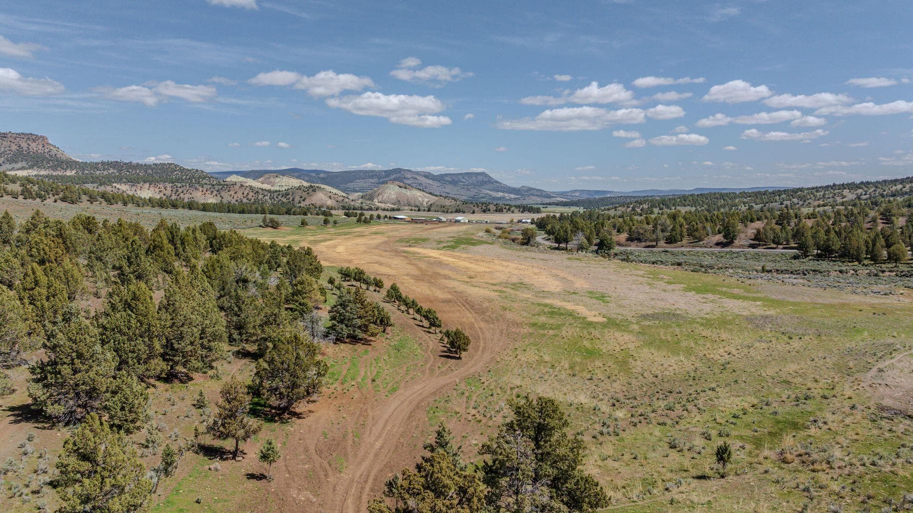 Photo of 41221 Van Lake Road 101 of 191