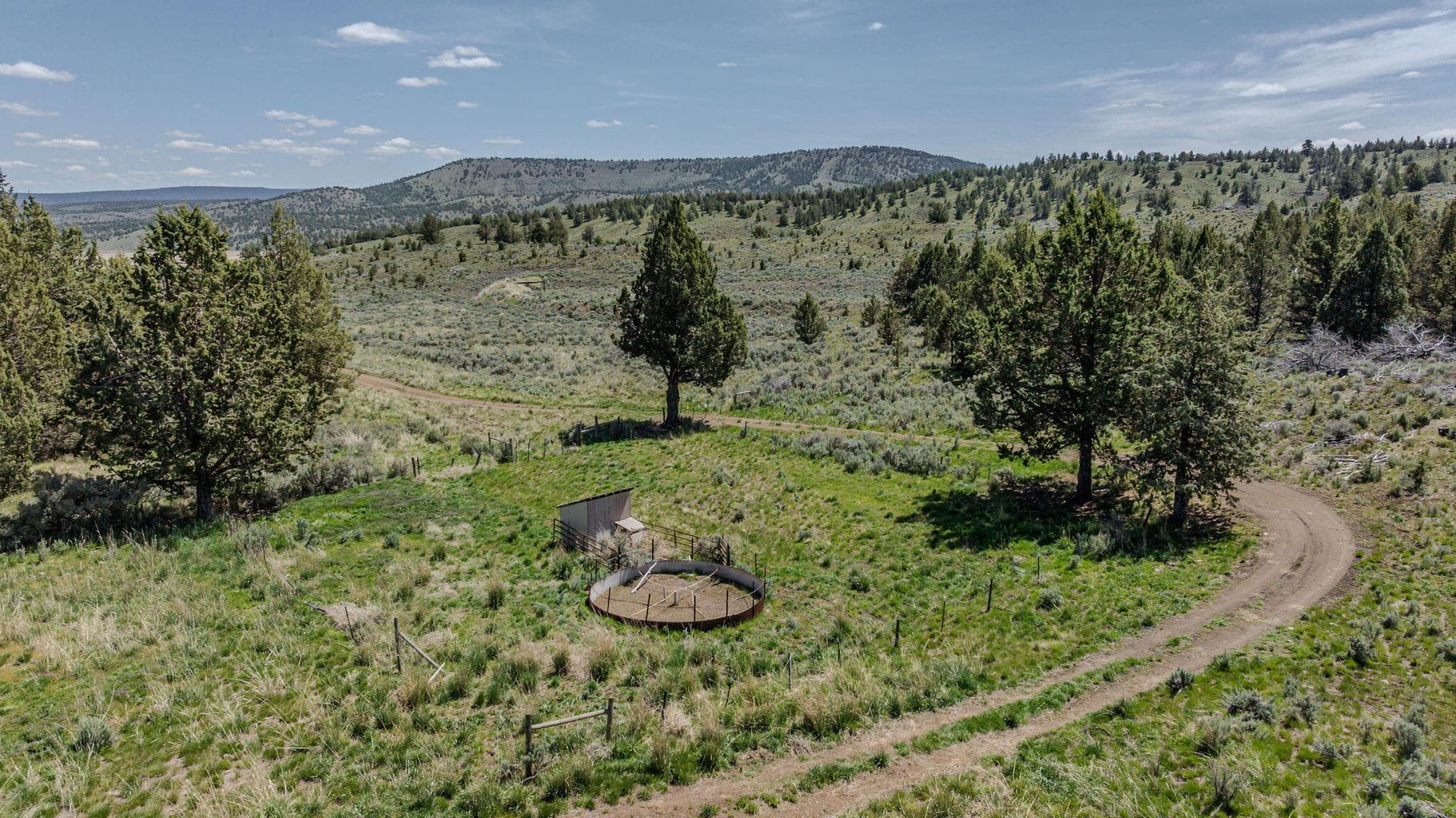 Photo of 41221 Van Lake Road 137 of 191