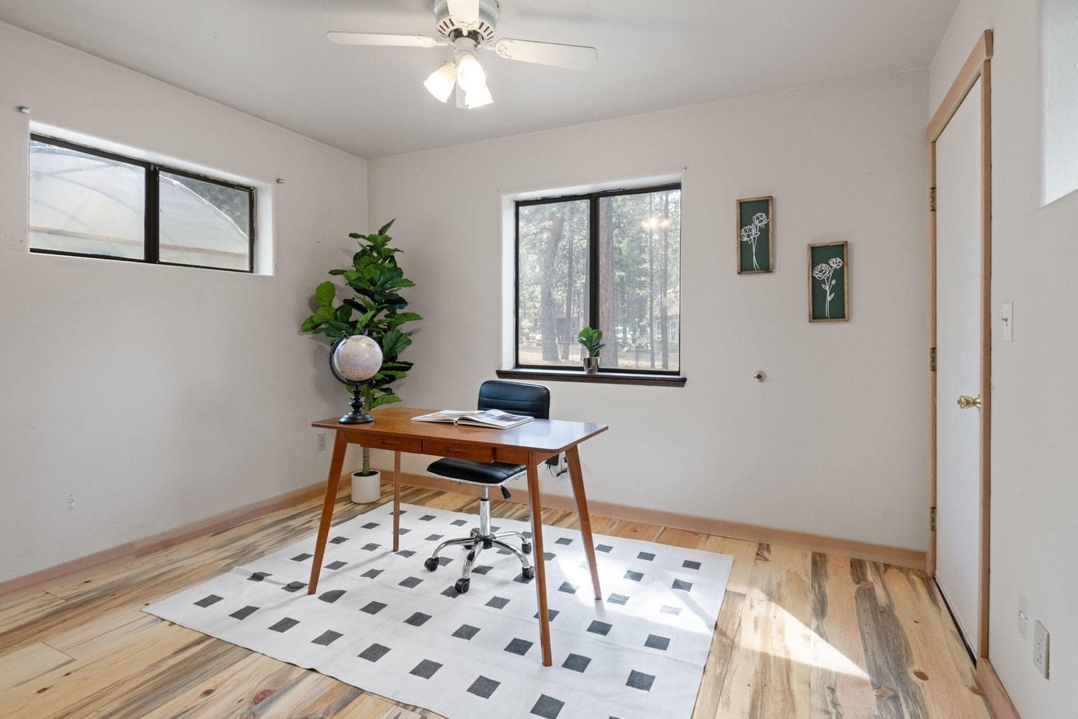 Photo of 15884 Yellowood Court 12 of 25