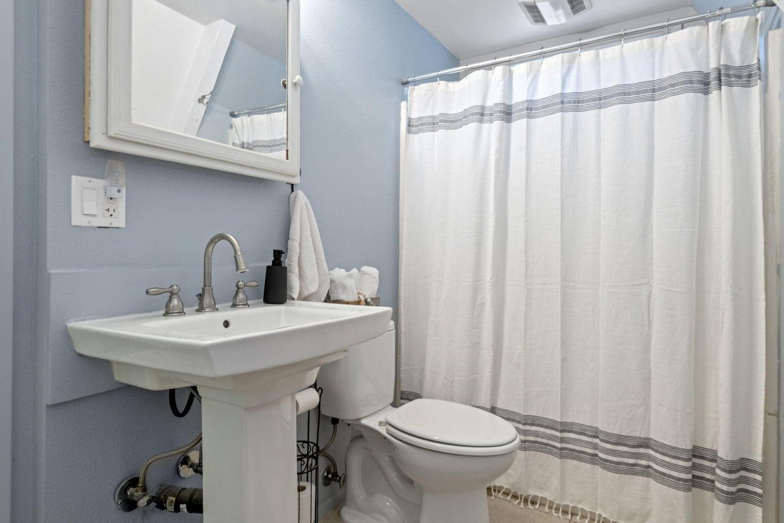 Photo of 15884 Yellowood Court 13 of 25