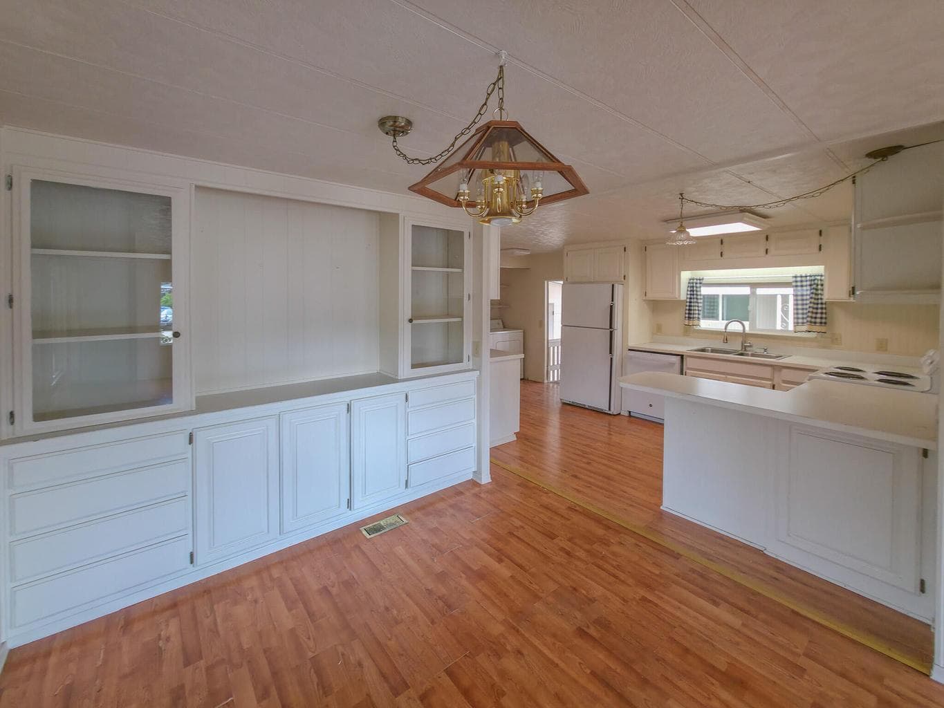 Photo of 443 Ashwood 4 of 40