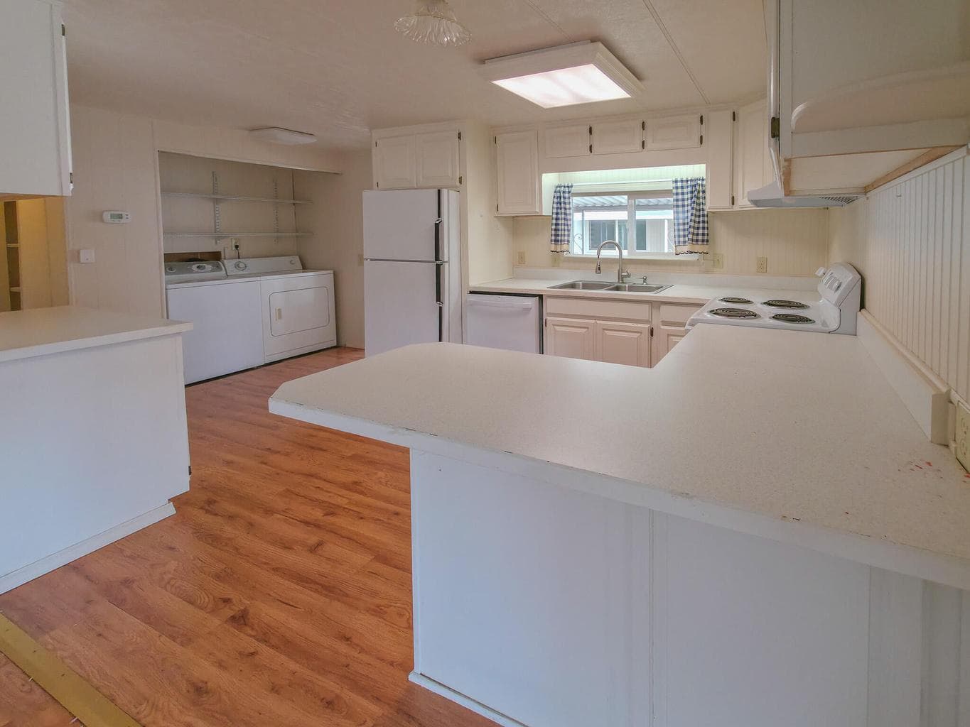 Photo of 443 Ashwood 2 of 40
