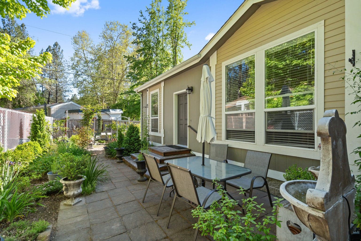 Photo of 594 Detrick 1 of 36