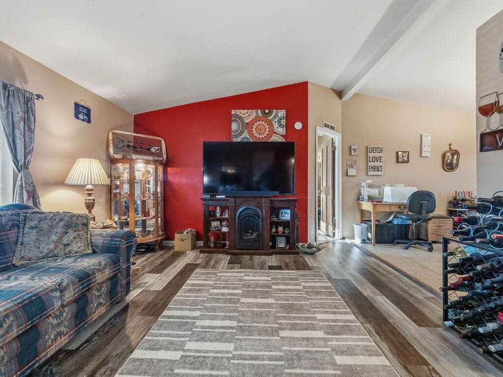 Photo of 125 Oregon 3 of 23