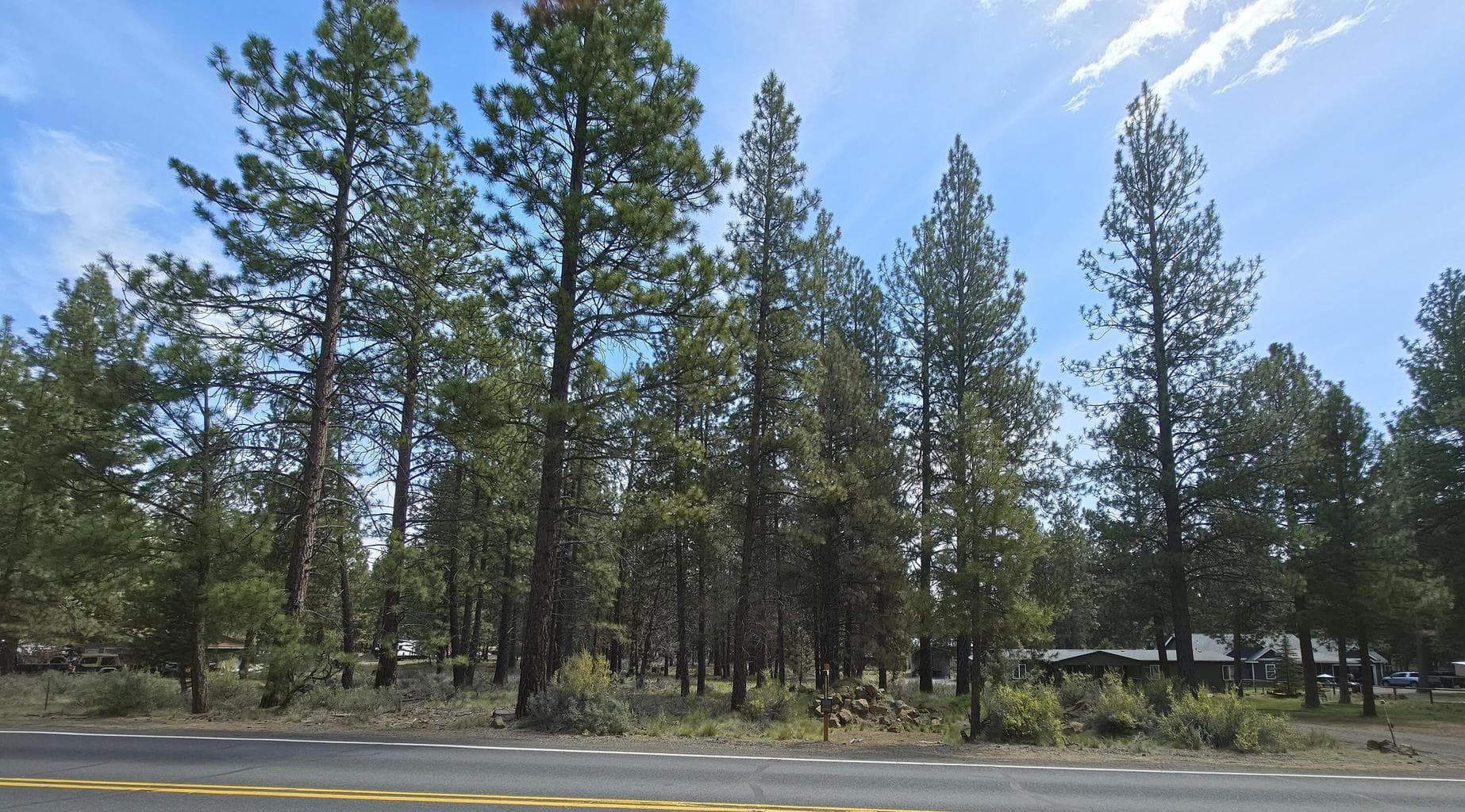 Beautiful Lot in Deschutes River Woods on a paved road.