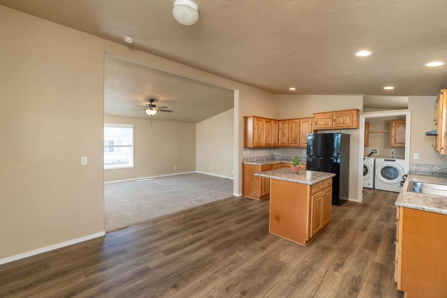 Photo of 472 SE 7th Street 6 of 20
