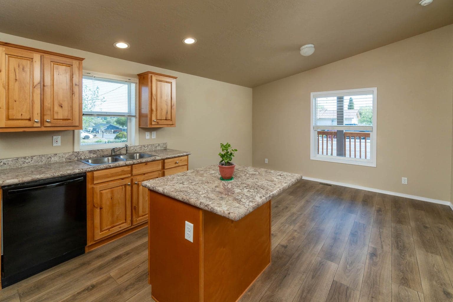 Photo of 472 SE 7th Street 8 of 20
