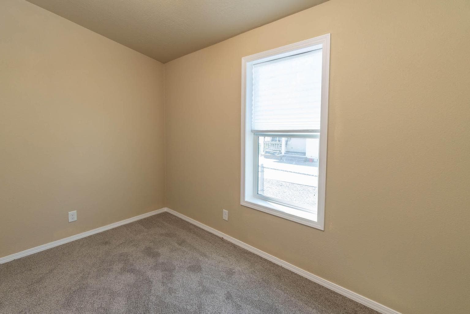 Photo of 472 SE 7th Street 10 of 20