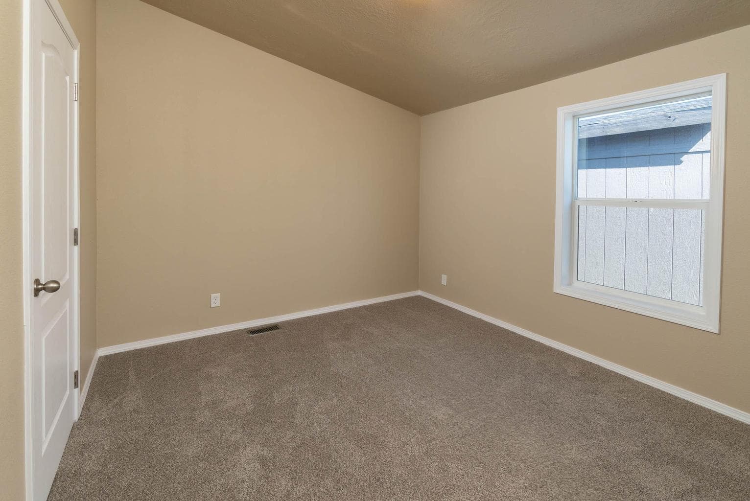 Photo of 472 SE 7th Street 11 of 20