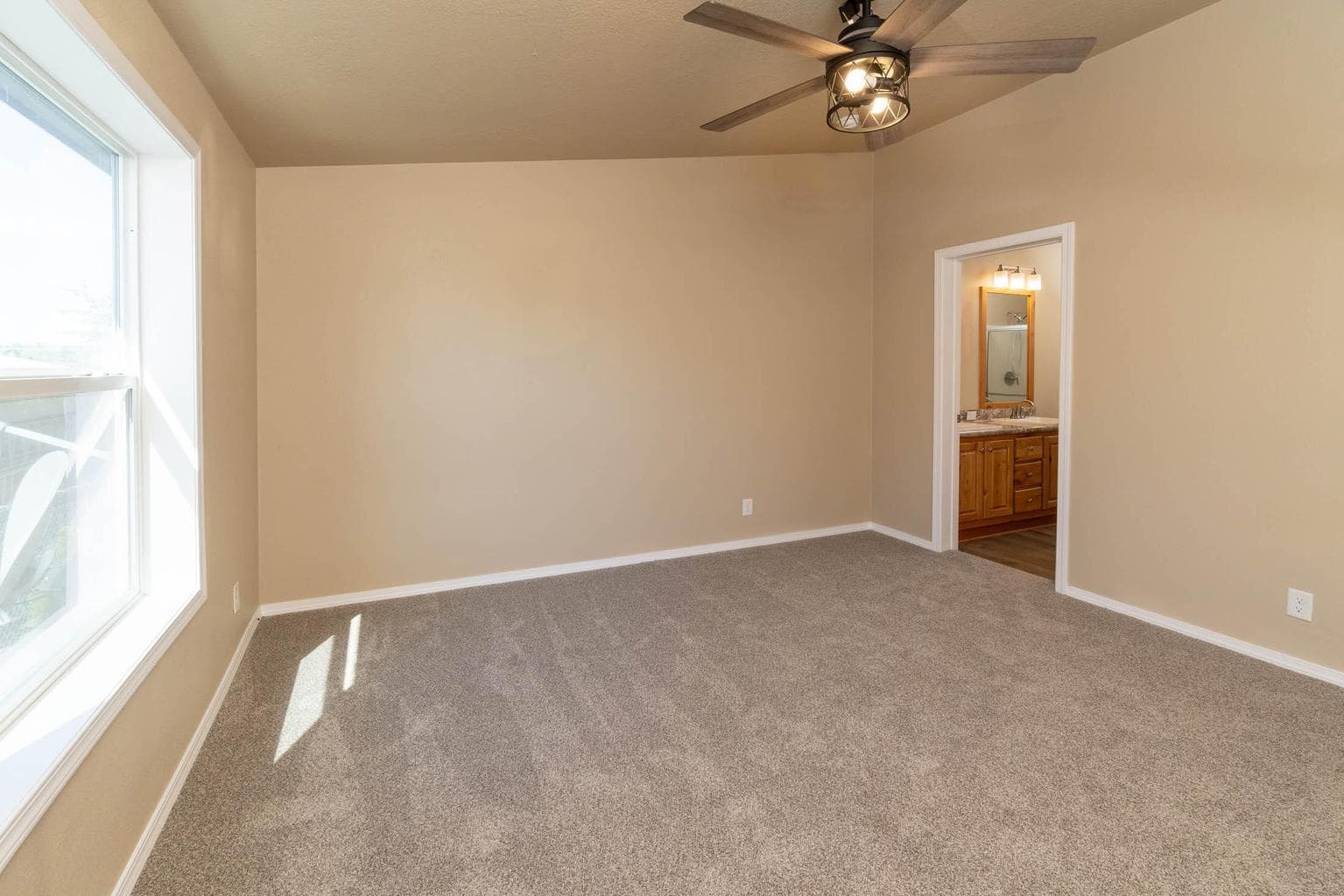 Photo of 472 SE 7th Street 14 of 20