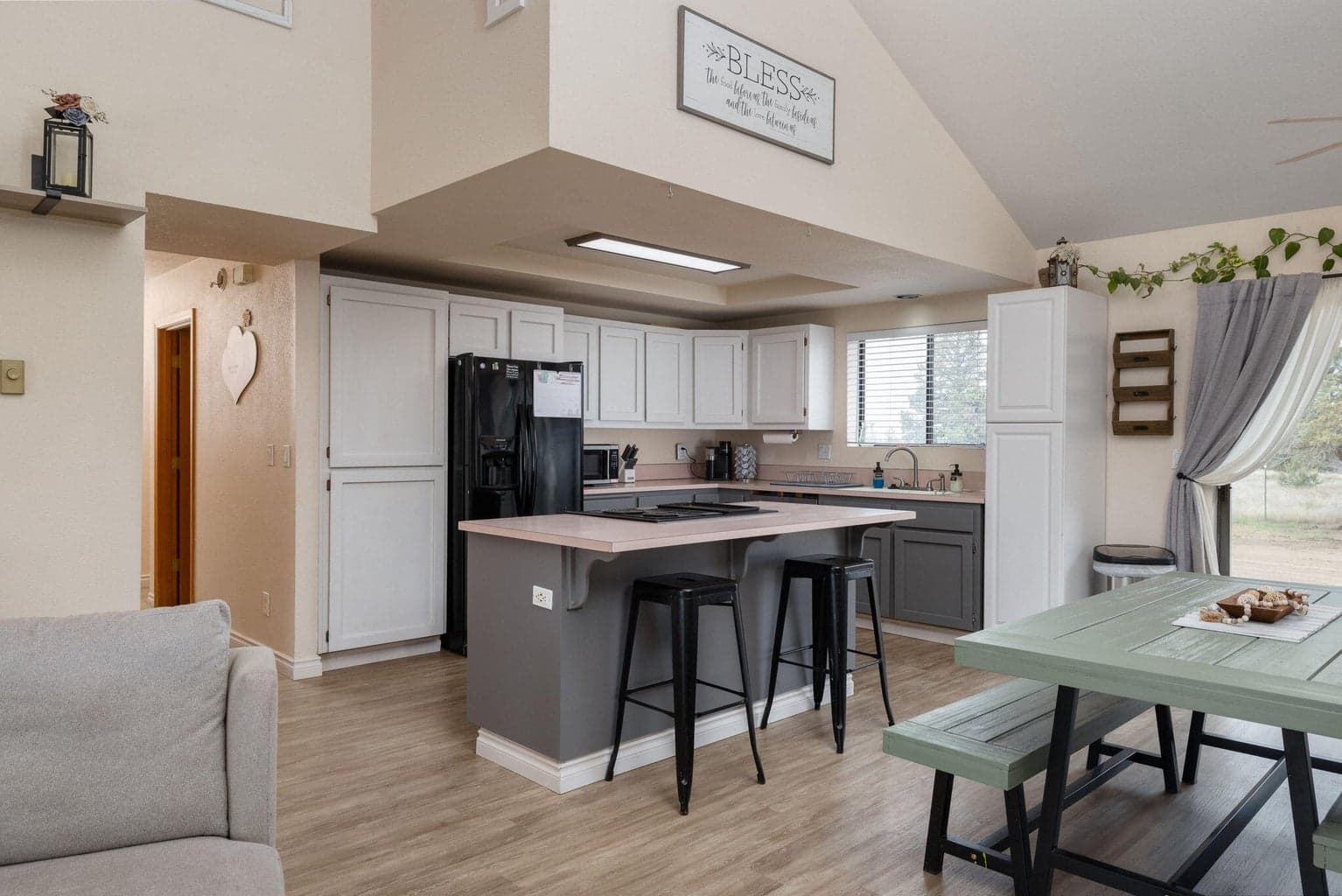 Photo of 999 NE King Way 11 of 45