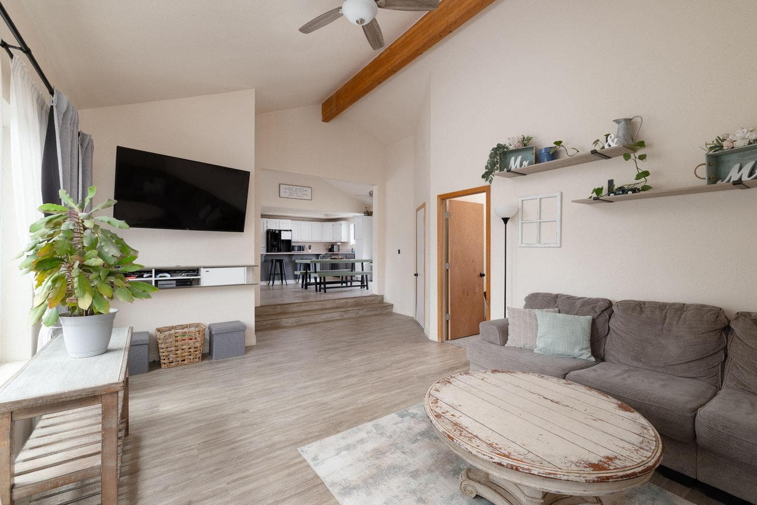 Photo of 999 NE King Way 14 of 45