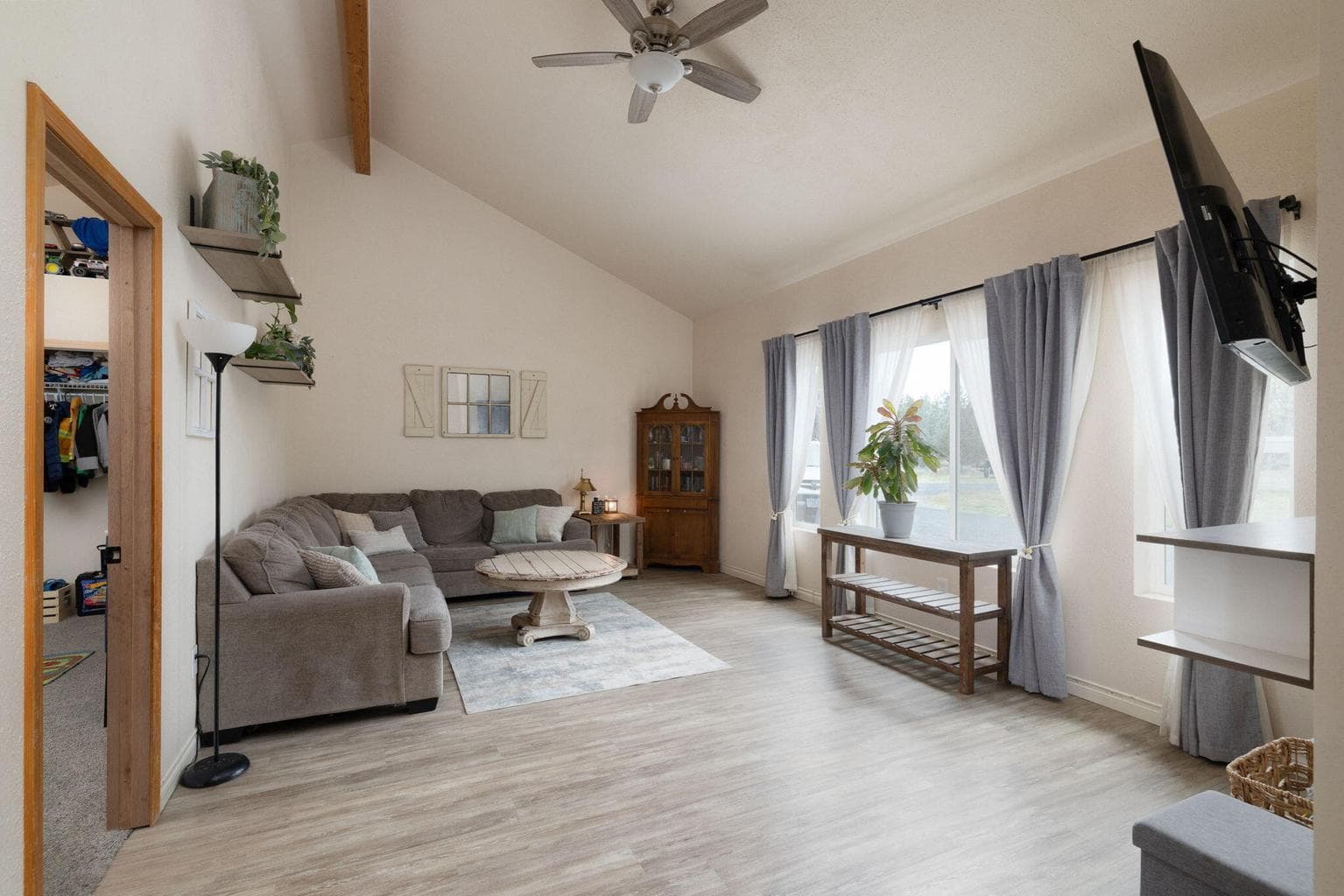Photo of 999 NE King Way 15 of 45