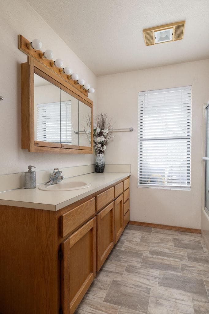 Photo of 999 NE King Way 27 of 45