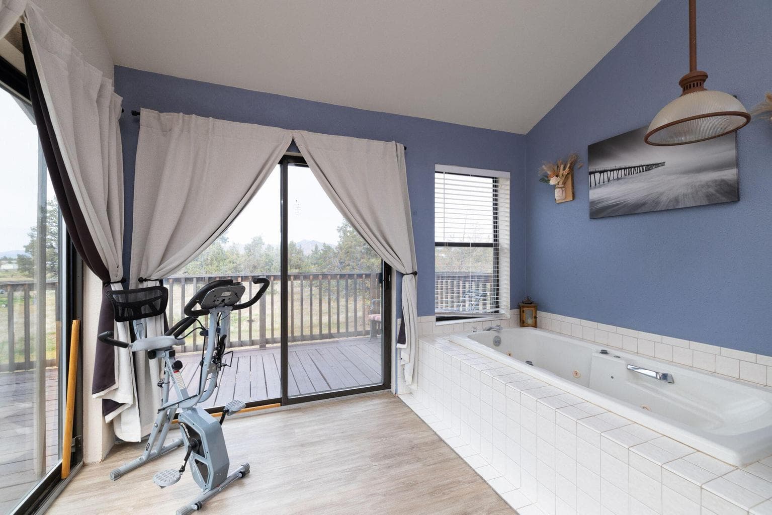Photo of 999 NE King Way 19 of 45