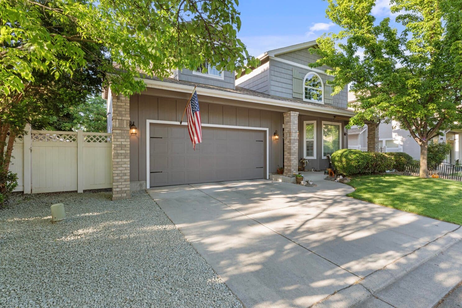 Photo of 2160 Crestbrook 3 of 27