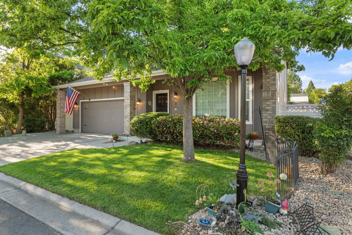 Photo of 2160 Crestbrook 2 of 27